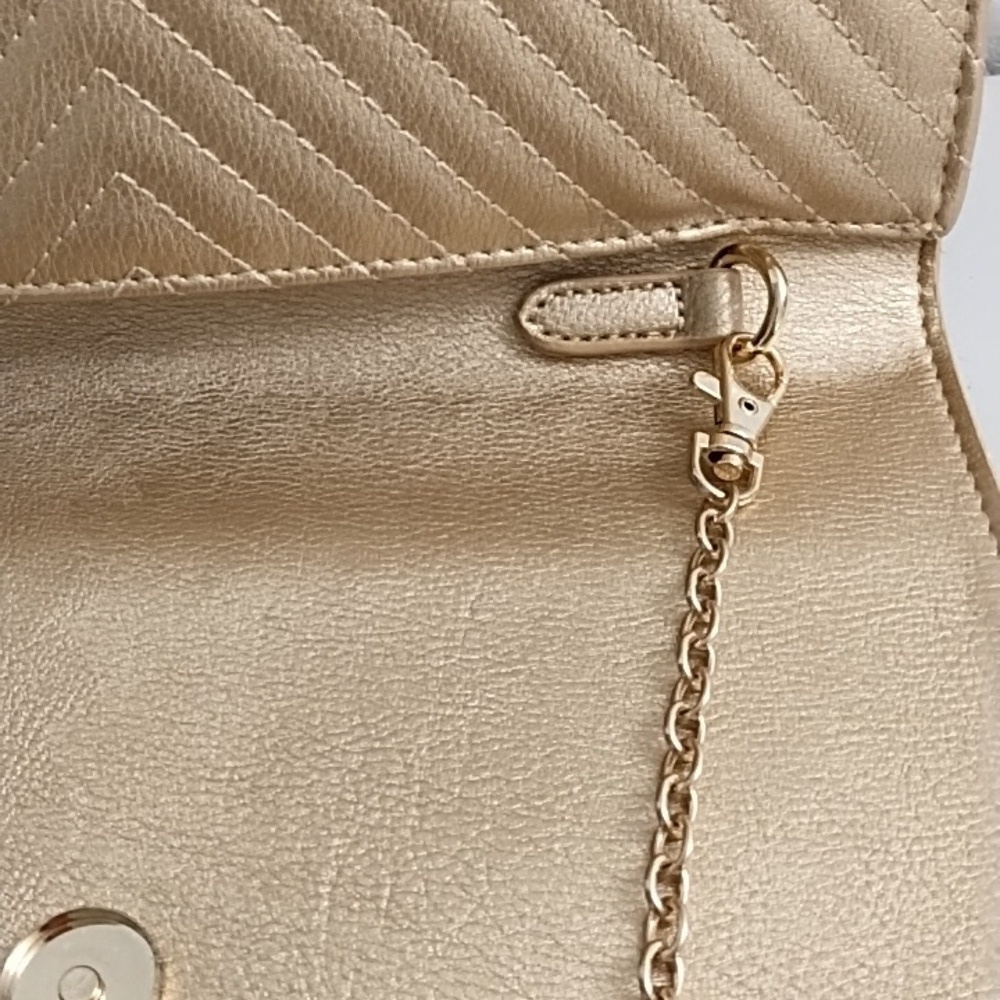 NWT MattGold Clutch Crossbody Bag Removable Chain Quilted Faux Leather Magnetic - Picture 5 of 10